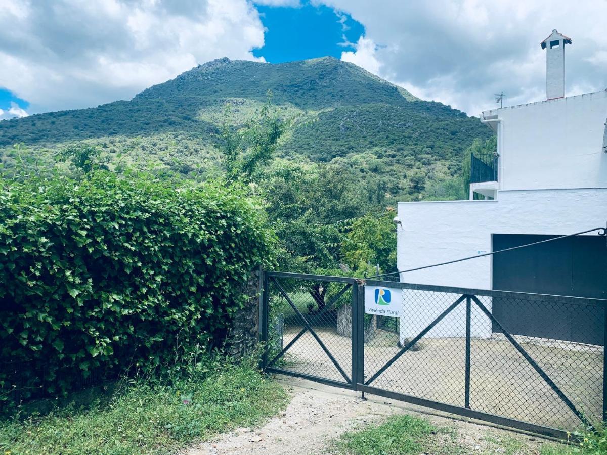 La Fuente De El Nacimiento Pension Benamahoma Buitenkant foto