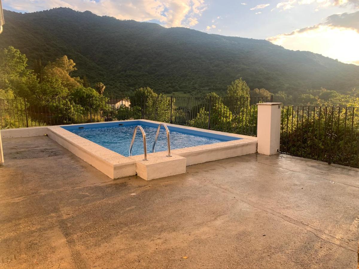 La Fuente De El Nacimiento Pension Benamahoma Buitenkant foto