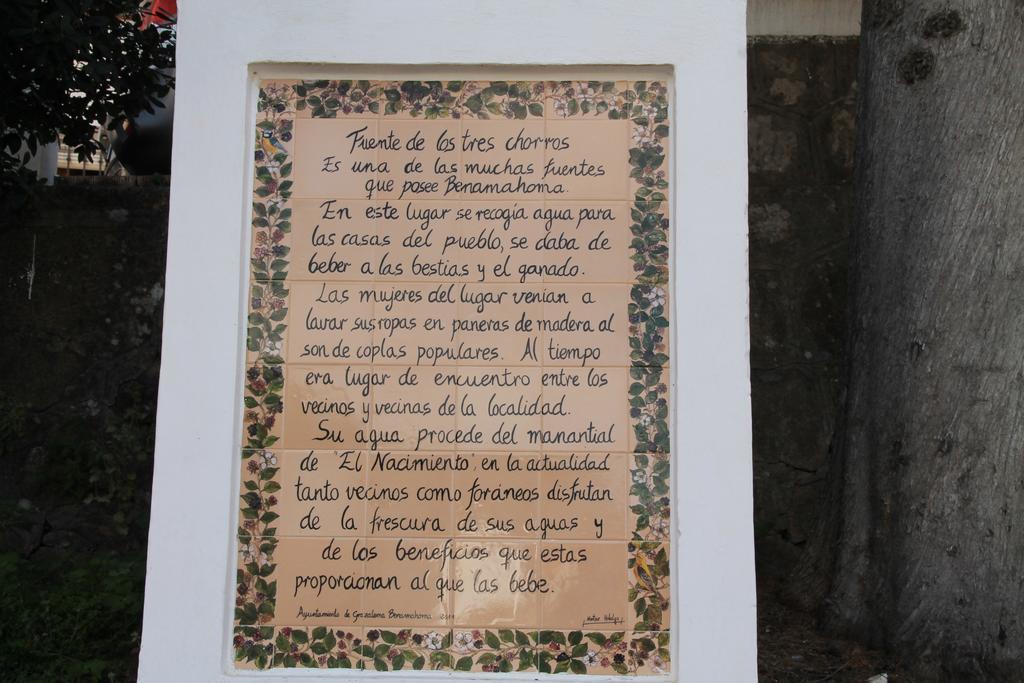 La Fuente De El Nacimiento Pension Benamahoma Buitenkant foto
