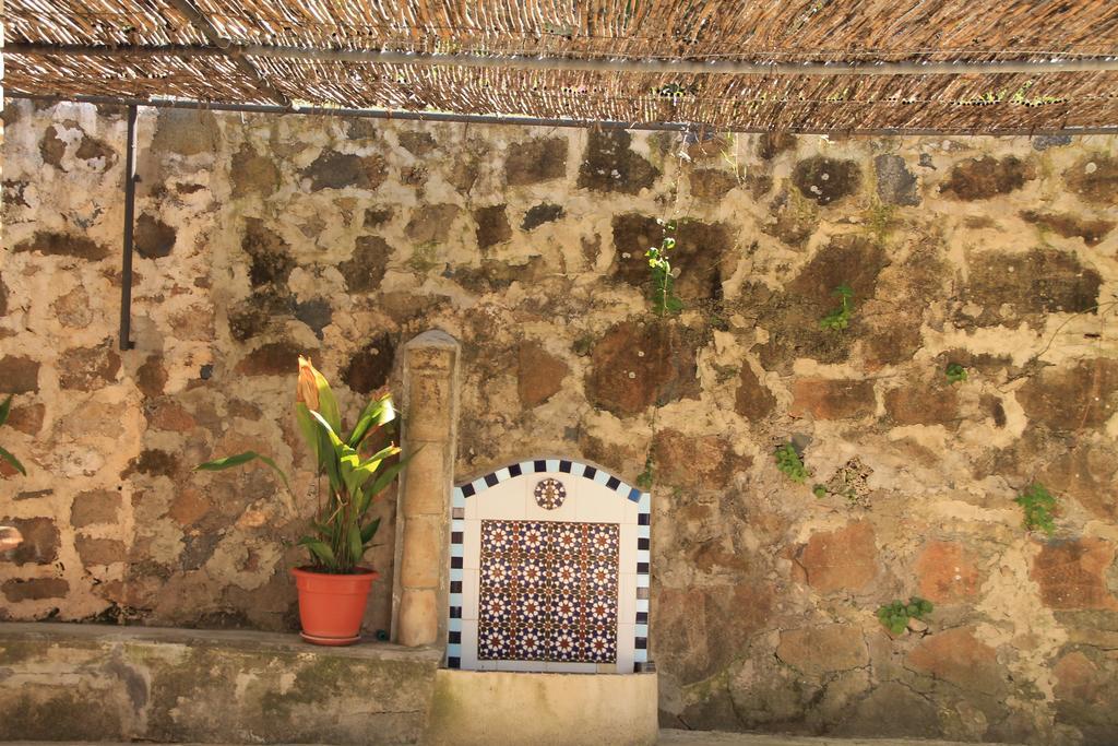 La Fuente De El Nacimiento Pension Benamahoma Buitenkant foto