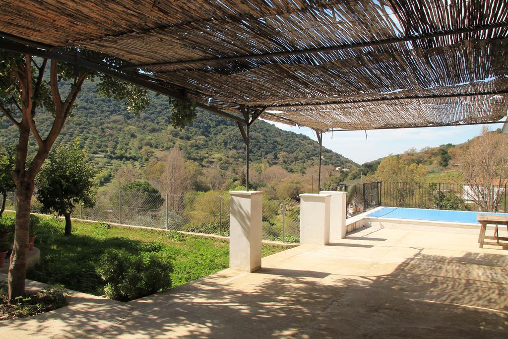 La Fuente De El Nacimiento Pension Benamahoma Buitenkant foto